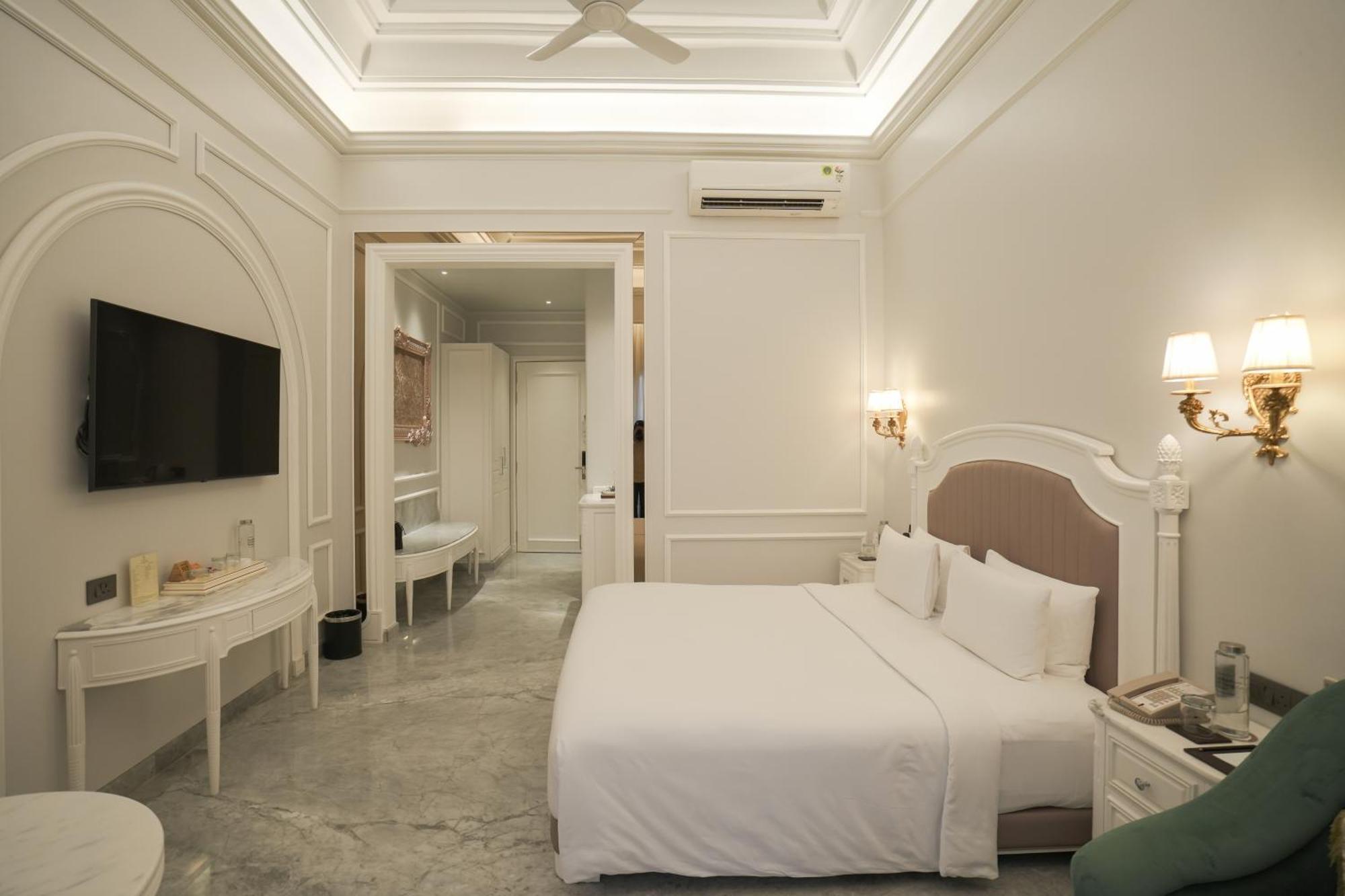 Hotel Hillock Ахмедабад Екстериор снимка