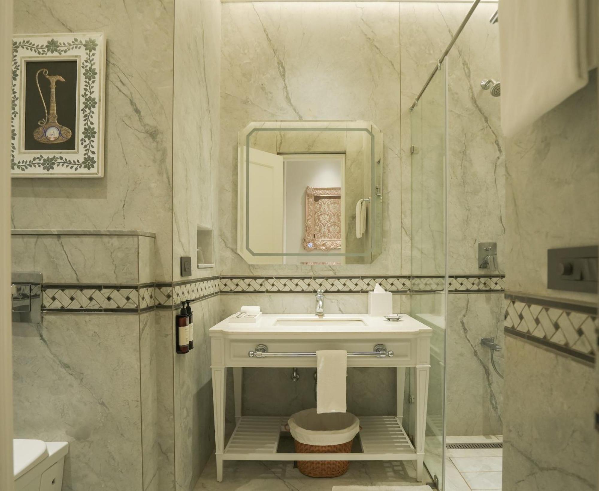 Hotel Hillock Ахмедабад Екстериор снимка