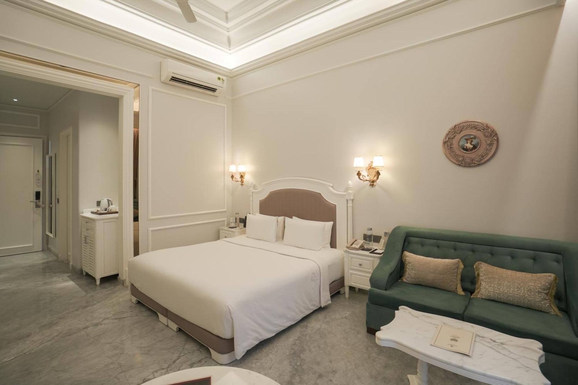 Hotel Hillock Ахмедабад Екстериор снимка